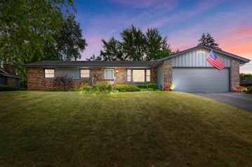 605 Cambridge Ave, Waukesha, WI 53188-4659