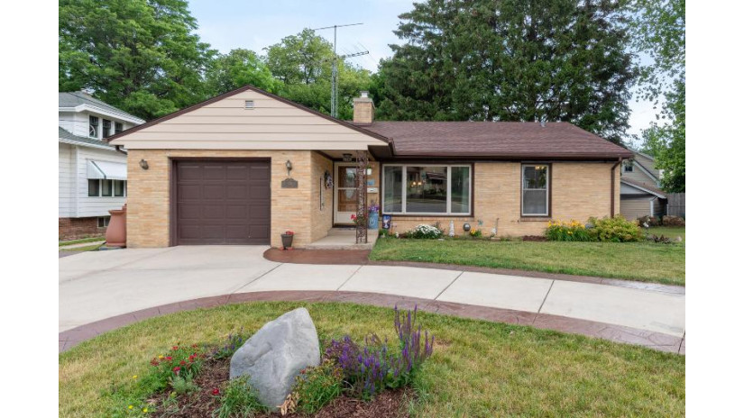 3500 Osborne Blvd Racine, WI 53405 by EXP Realty, LLC~MKE $189,000