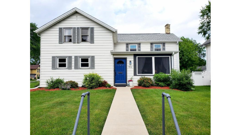 902 Western Ave Watertown, WI 53094 by Coldwell Banker HomeSale Realty - Wauwatosa $214,900