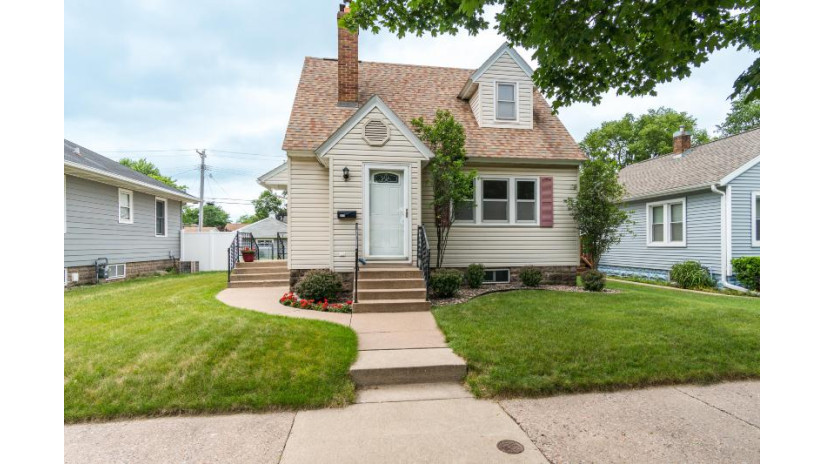 2415 Prospect St La Crosse, WI 54603 by @properties La Crosse $199,900