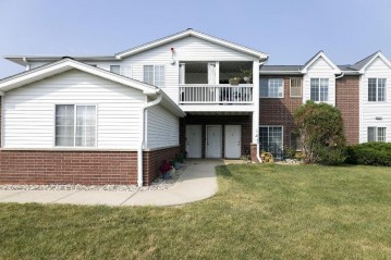 8060 Lexington Pl 3, Pleasant Prairie, WI 53158-2511