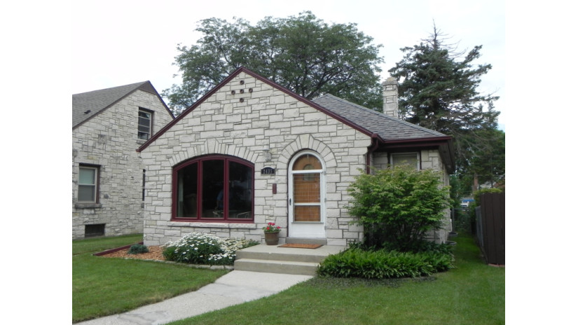 2435 S 78th St West Allis, WI 53219 by Shorewest Realtors $215,000