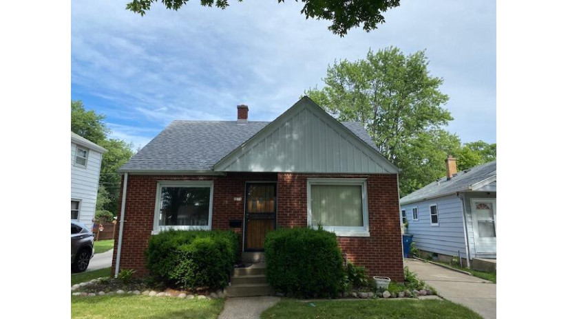 5124 N 41st St Milwaukee, WI 53209 by Micoley.com LLC $65,000