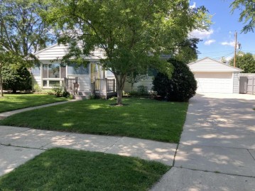 1622 Aldoro  Dr, Waukesha, WI 53188-2228