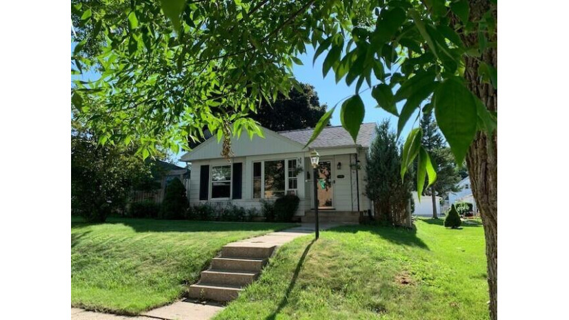 2349 S 61st St West Allis, WI 53219 by Realty Executives - Elite $184,900