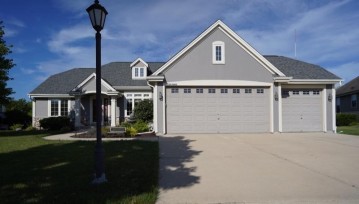 N173W19954 Creekside Dr, Jackson, WI 53037