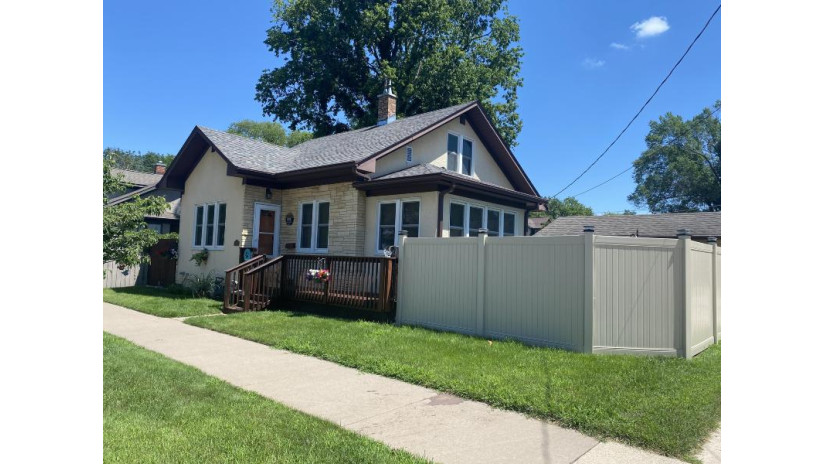 1211 13th St S La Crosse, WI 54601 by RE/MAX Results $194,900