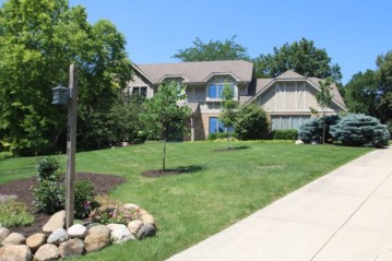 2475 Chaucer Ct, Brookfield, WI 53045-4007