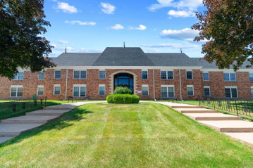 2101 Chateau Ct 204, Grafton, WI 53024-2577