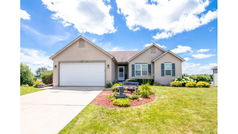 109 W Haven Dr Watertown, WI 53094 by Shorewest Realtors $289,900