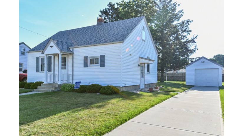 3409 27th Ave Kenosha, WI 53140 by Shorewest Realtors $149,900