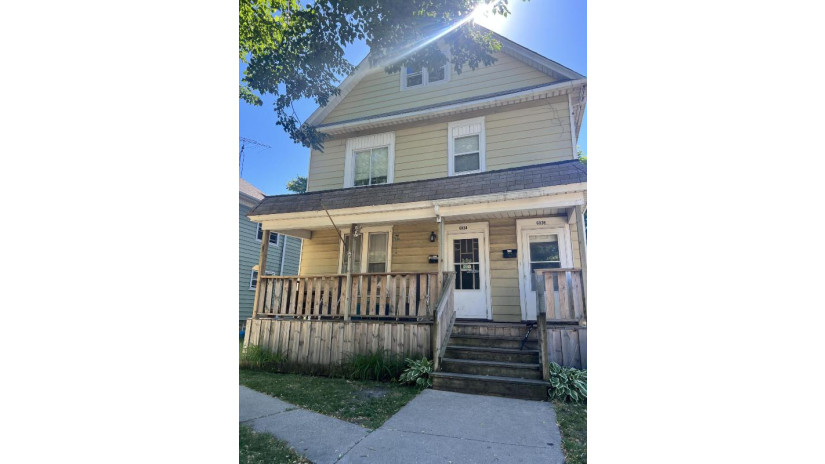 6034 24th Ave Kenosha, WI 53143 by Bear Realty , Inc. Ken $120,000