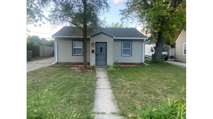 5800 W Carmen Ave Milwaukee, WI 53218 by Realty Dynamics $124,900