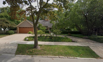 4150 N Lake Dr, Shorewood, WI 53211-1719