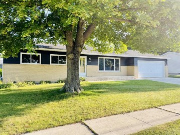 340 W Wilson St, Valders, WI 54245