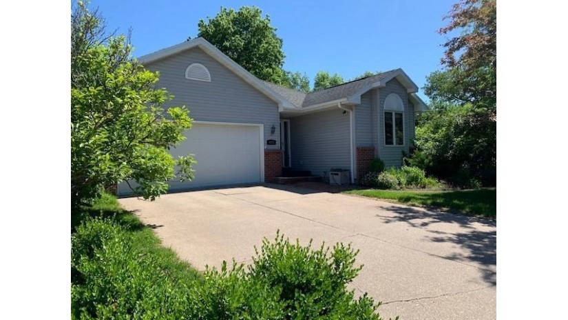 4473 El Camino Real Drive La Crosse, WI 54601 by Cb River Valley Realty/Brf $324,900