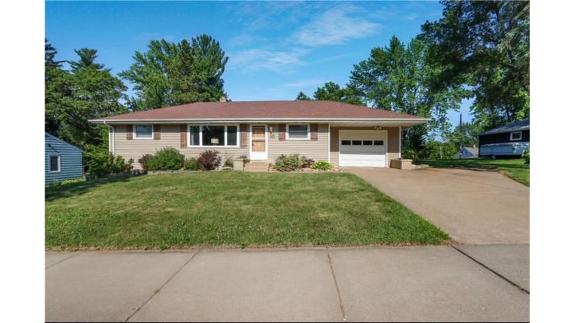 2147 14th Street Eau Claire, WI 54703 by Cb Brenizer/Eau Claire $250,000