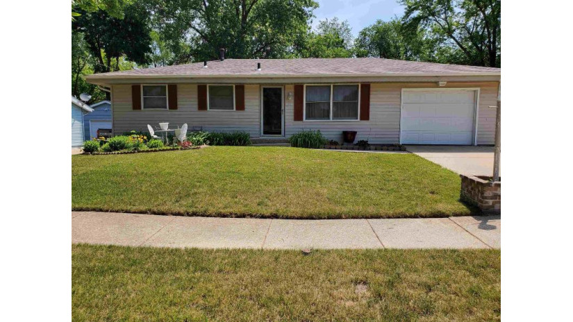 523 Chisholm Trail Rockford, IL 61101 by Gambino Realtors $98,900