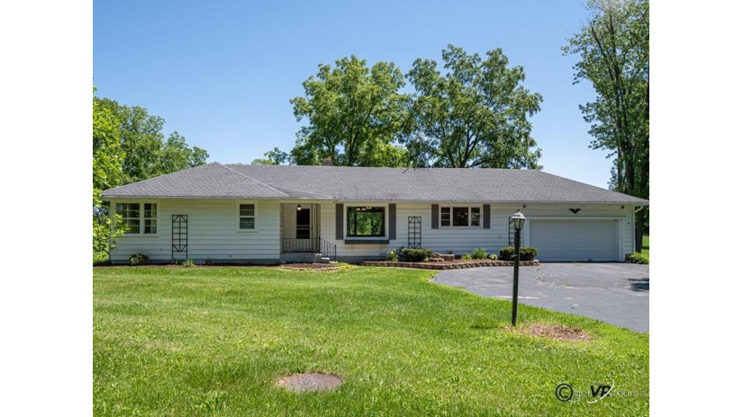 70 Woodlane Drive Cedarville, IL 61013 by Choice Realty Of Freeport Llc $139,900