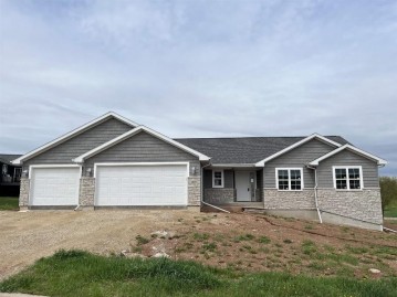 205 Zacharey Court, New London, WI 54961