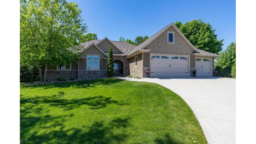 219 Newton Le Court Kaukauna, WI 54130 by Century 21 Affiliated $549,900