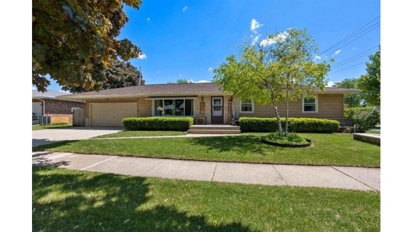 2512 N Erb Street Appleton, WI 54911 by Nine Twenty Realty, Llc $239,000