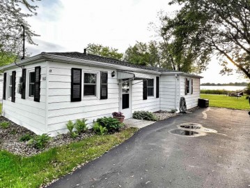 5612 W Reighmoor Road, Omro, WI 54963