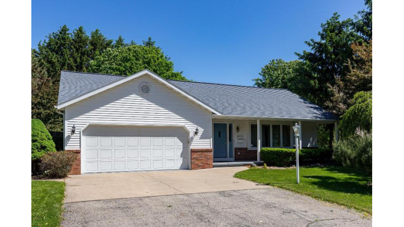 W6172 Long Court Greenville, WI 54914 by Innovative Real Estate $299,900