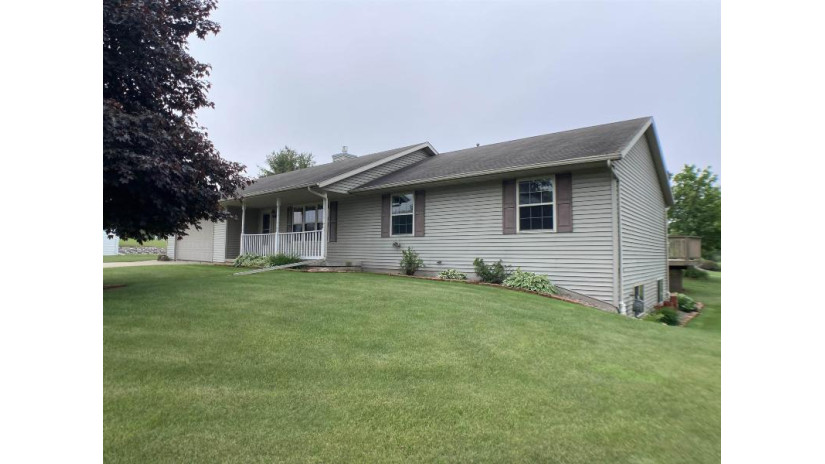 370 Hogan Court Cecil, WI 54111 by Full House Realty, LLC $269,900