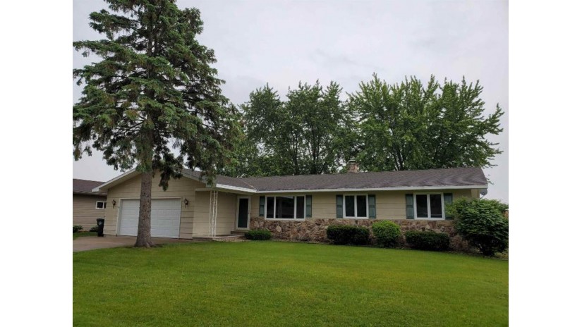 170 Robin Lane Shawano, WI 54166 by Coldwell Banker Real Estate Group $239,900