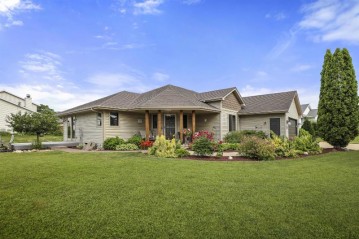 513 Prairie Lane, Luxemburg, WI 54217