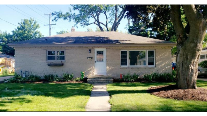 1307 E Marquette Street Appleton, WI 54911 by Listwithfreedom.com $209,900