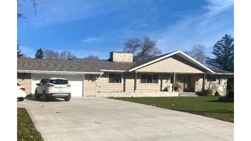 600 Sunset Ln Richland Center, WI 53581 by Keller Williams Realty - Pref: 712-330-1526 $319,900