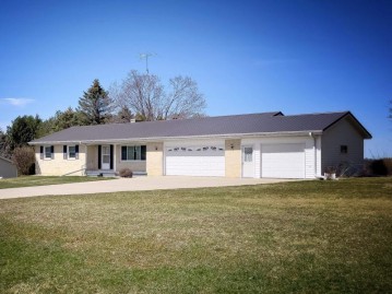 W10500 Hubbleton Rd, Portland, WI 53594