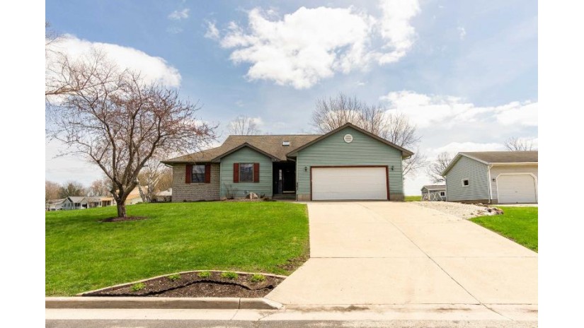201 Sunset Cir Columbus, WI 53925 by Coldwell Banker Res Brokerage $349,900