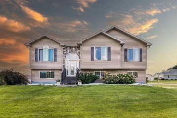 1730 Manassas Dr, Baraboo, WI 53913