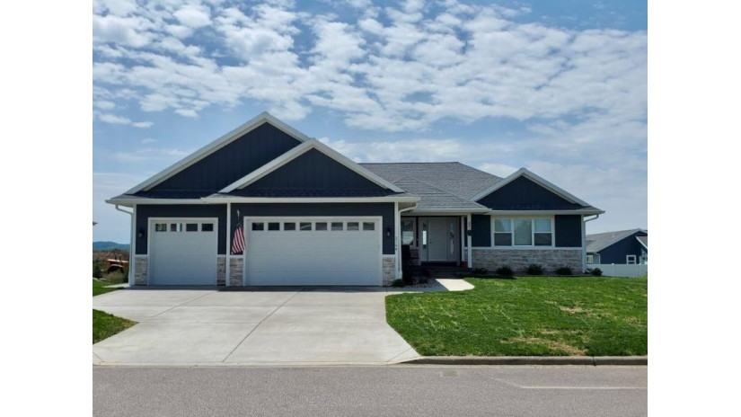 2104 Goldfinch Ln Sauk City, WI 53583 by Madcityhomes.com - caleb@madcityhomes.com $495,000