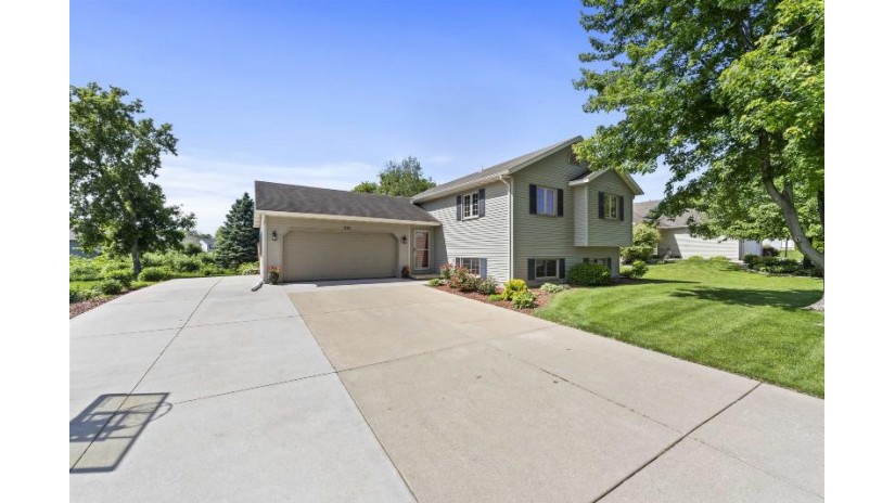 521 Meadow Ln Columbus, WI 53925 by Mhb Real Estate $329,900