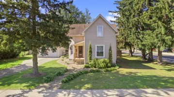 420 Division St, Rio, WI 53960