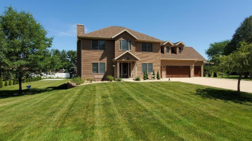 511 Skogen Rd, Cambridge, WI 53523