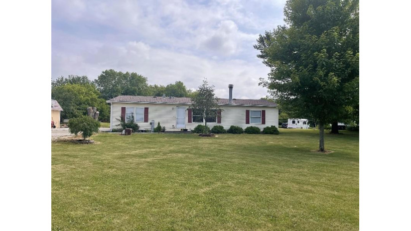 N2704 Willing Rd Hebron, WI 53549 by Platner Realty $159,000