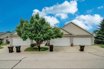 671 Springbrook Cir 671, DeForest, WI 53532