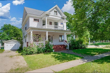 202 Park Ave, Prairie Du Sac, WI 53578