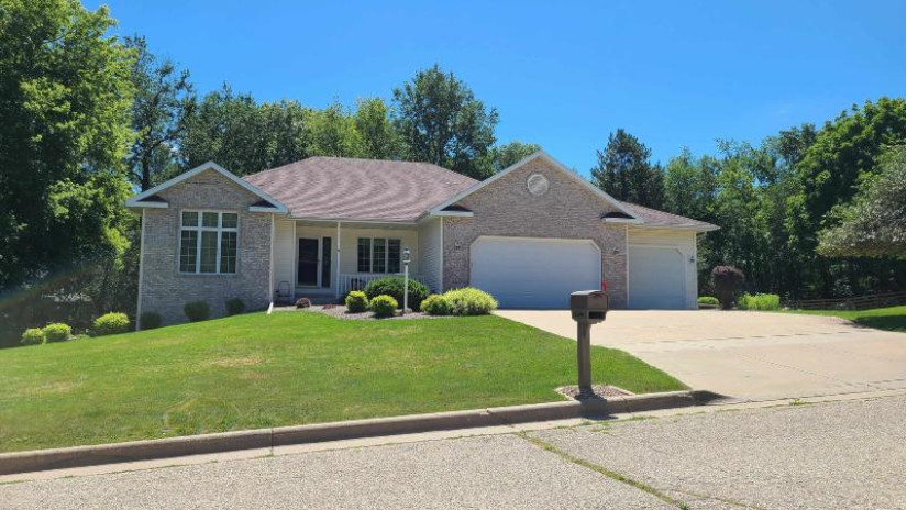 3128 Satinwood Dr Janesville, WI 53546 by Century 21 Affiliated - Off: 608-756-4196 $395,000