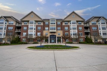 4120 S Lake Dr 261, Saint Francis, WI 53235-5954