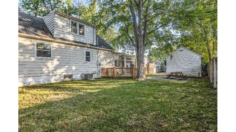 5997 S Honey Creek Dr Greenfield, WI 53221 by Realty Executives Integrity~Cedarburg $239,900