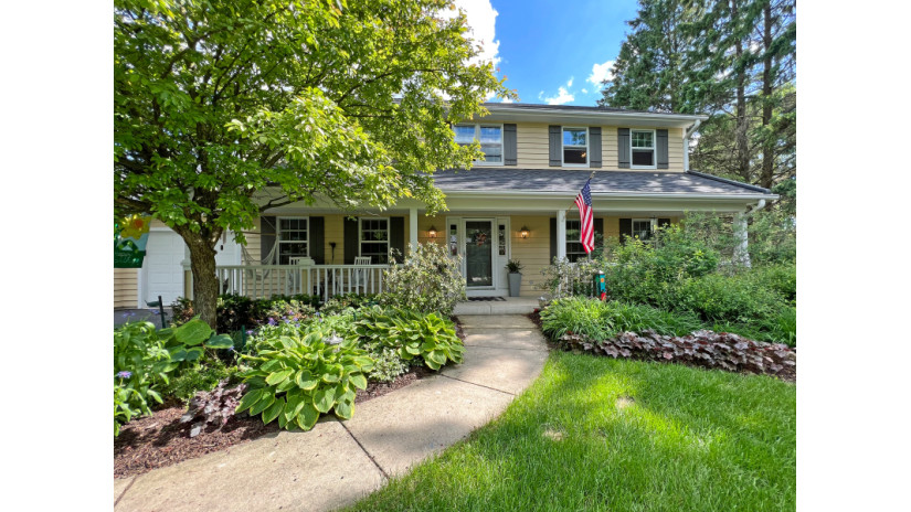 N90W5363 Alpine Dr Cedarburg, WI 53012 by Shorewest Realtors $599,000