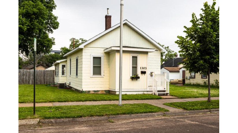 1303 6th St S La Crosse, WI 54601 by Castle Realty, LLC $149,900