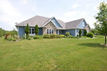 36010 Ravinia Park Blvd, Summit, WI 53066-9204