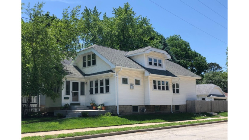 2031 N 71st St Wauwatosa, WI 53213 by Shorewest Realtors $489,900